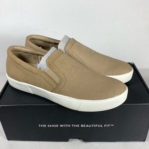 Naturalizer Women’s Marianne Slip on Leather Sneaker Size 7M